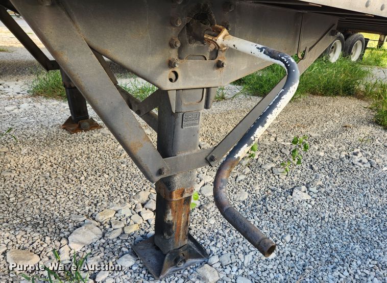 image for item MK9313 2004 Strickland  dry van trailer