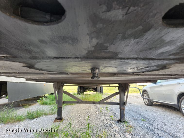 image for item MK9313 2004 Strickland  dry van trailer