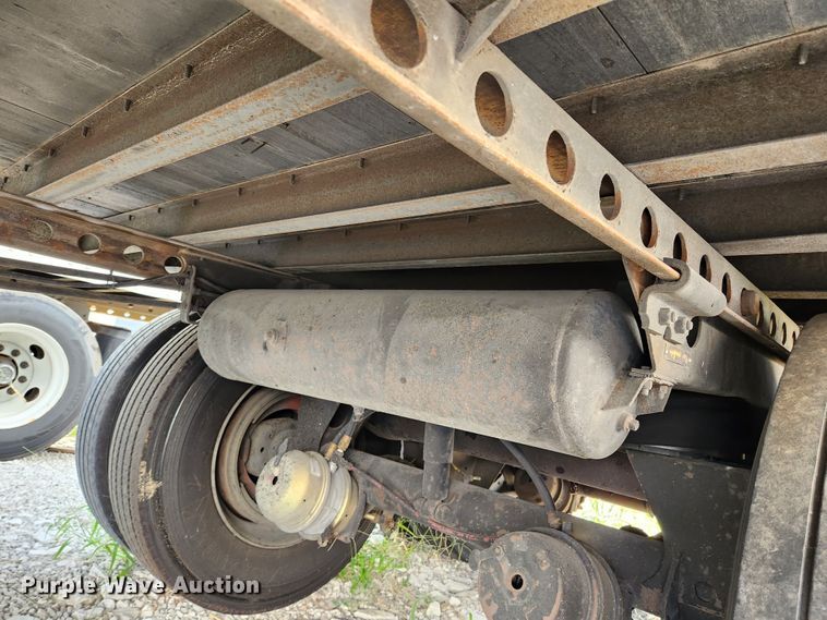 image for item MK9313 2004 Strickland  dry van trailer