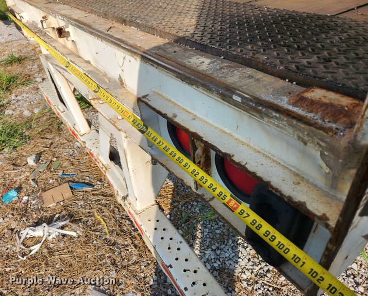 image for item MK9313 2004 Strickland  dry van trailer