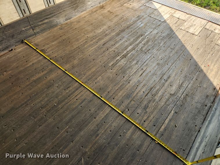 image for item MK9313 2004 Strickland  dry van trailer