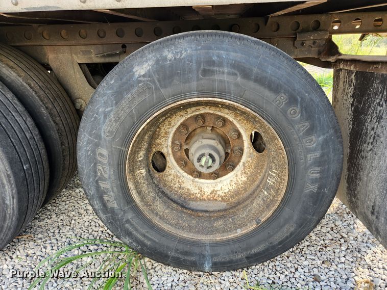 image for item MK9313 2004 Strickland  dry van trailer