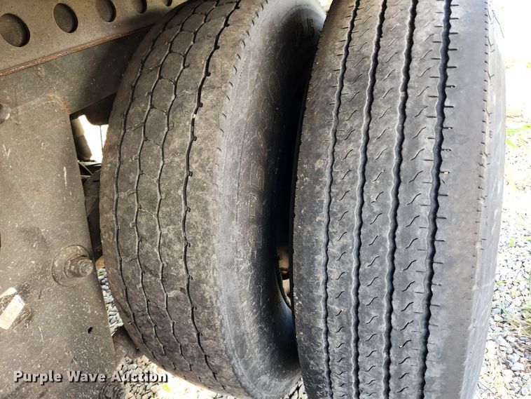 image for item MK9313 2004 Strickland  dry van trailer