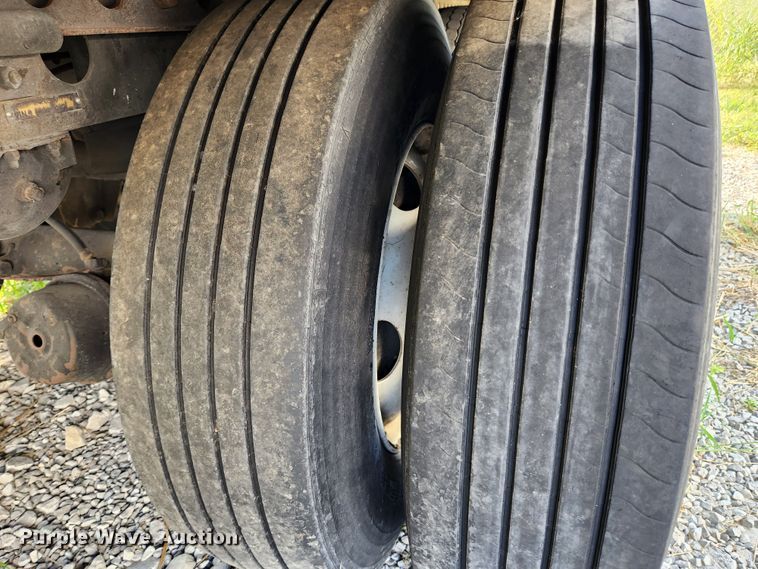 image for item MK9313 2004 Strickland  dry van trailer