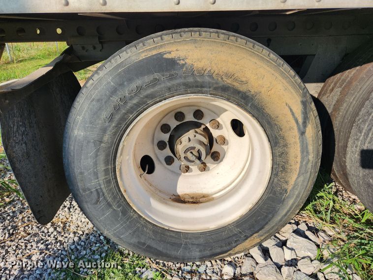 image for item MK9313 2004 Strickland  dry van trailer