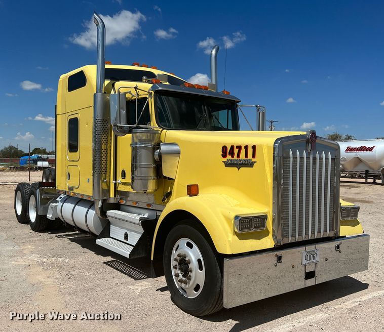 image for item MQ9783 2004 Kenworth W900  semi truck