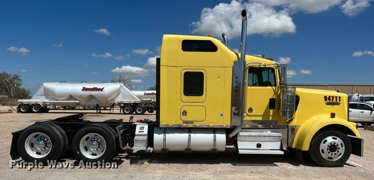 image for item MQ9783 2004 Kenworth W900  semi truck