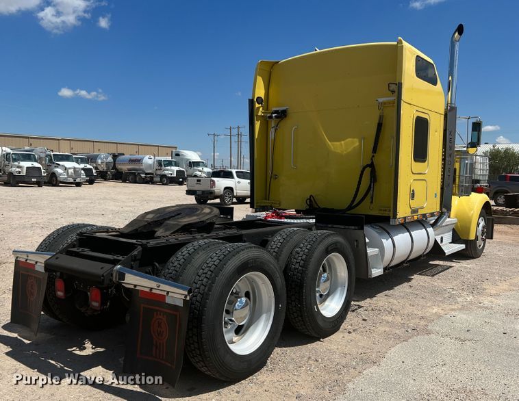 image for item MQ9783 2004 Kenworth W900  semi truck