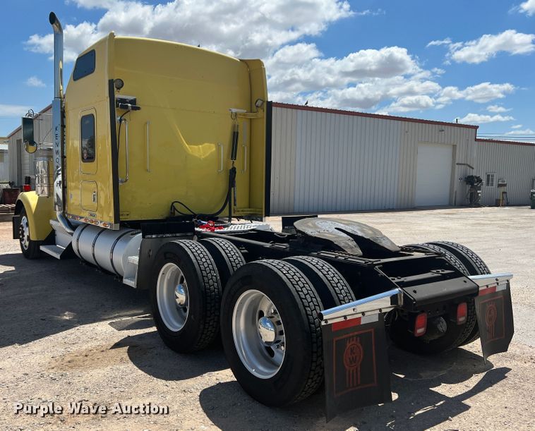 image for item MQ9783 2004 Kenworth W900  semi truck