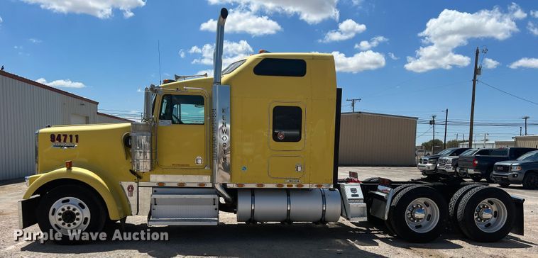 image for item MQ9783 2004 Kenworth W900  semi truck