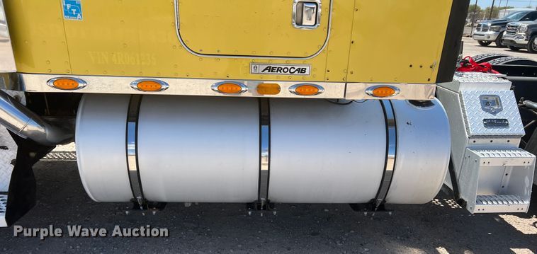 image for item MQ9783 2004 Kenworth W900  semi truck