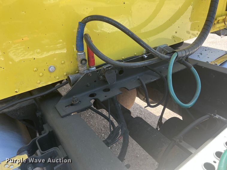 image for item MQ9783 2004 Kenworth W900  semi truck