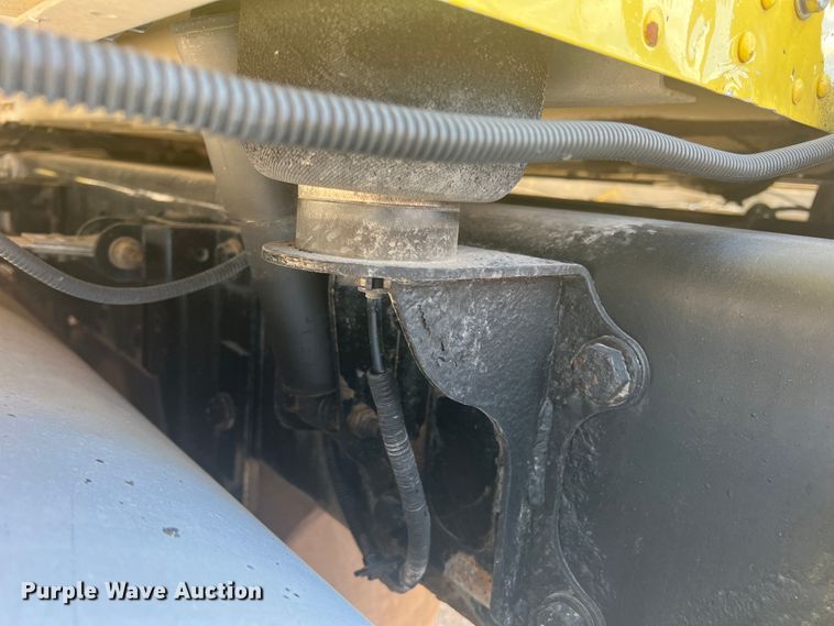 image for item MQ9783 2004 Kenworth W900  semi truck