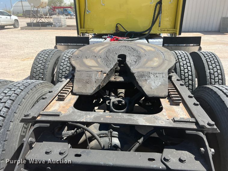 image for item MQ9783 2004 Kenworth W900  semi truck