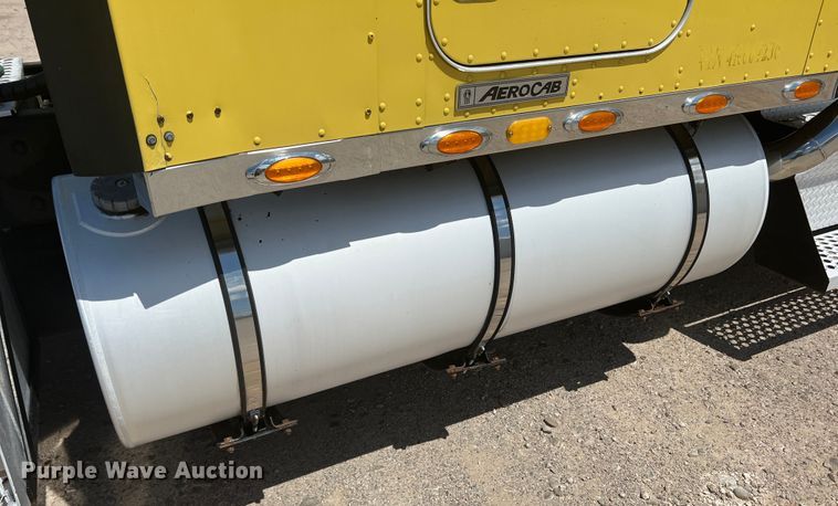 image for item MQ9783 2004 Kenworth W900  semi truck