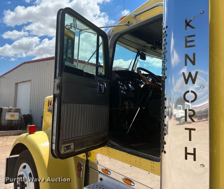 image for item MQ9783 2004 Kenworth W900  semi truck
