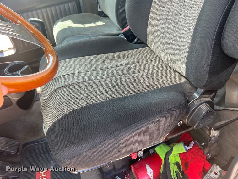 image for item MQ9783 2004 Kenworth W900  semi truck