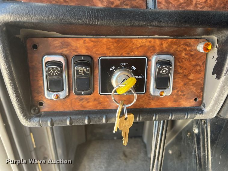 image for item MQ9783 2004 Kenworth W900  semi truck