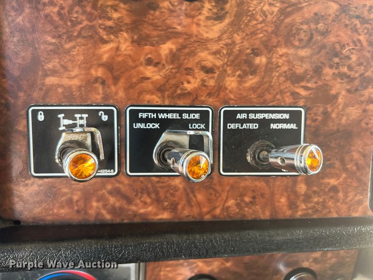 image for item MQ9783 2004 Kenworth W900  semi truck