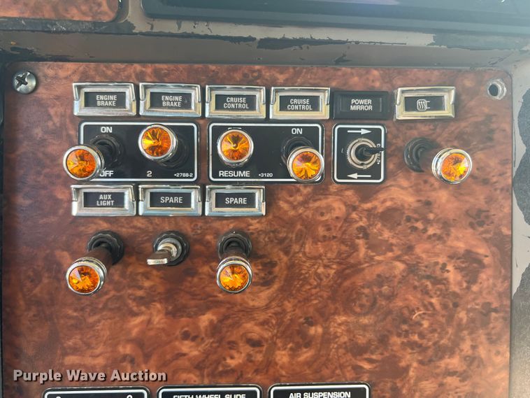 image for item MQ9783 2004 Kenworth W900  semi truck