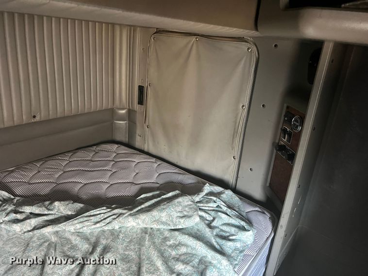 image for item MQ9783 2004 Kenworth W900  semi truck