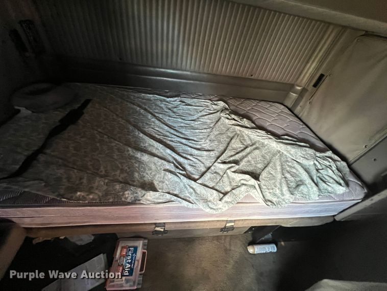 image for item MQ9783 2004 Kenworth W900  semi truck