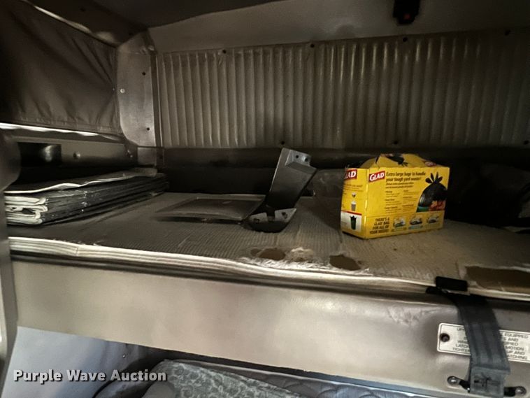 image for item MQ9783 2004 Kenworth W900  semi truck