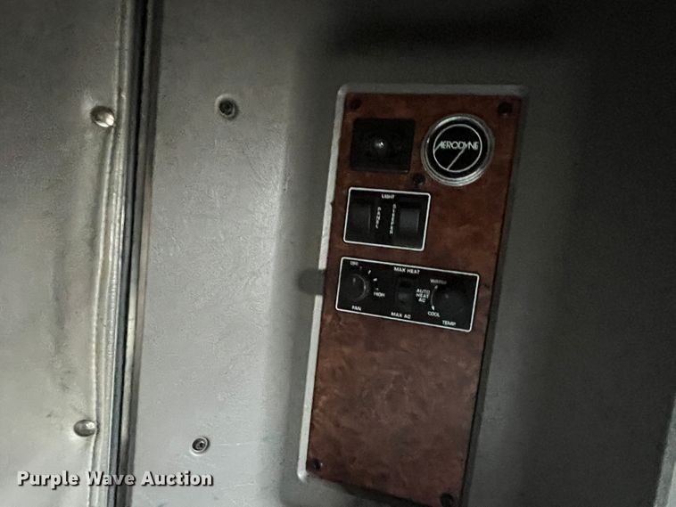 image for item MQ9783 2004 Kenworth W900  semi truck