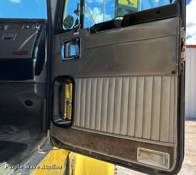 image for item MQ9783 2004 Kenworth W900  semi truck