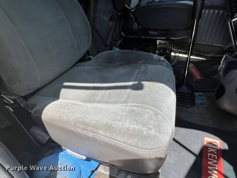 image for item MQ9783 2004 Kenworth W900  semi truck