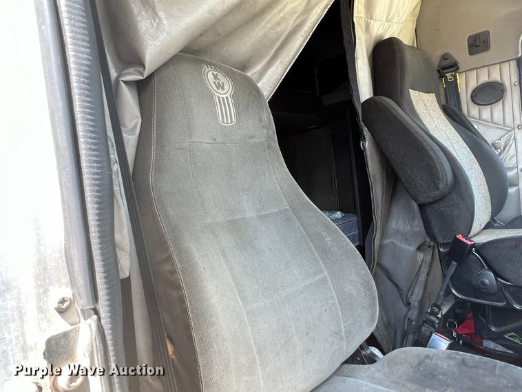 image for item MQ9783 2004 Kenworth W900  semi truck