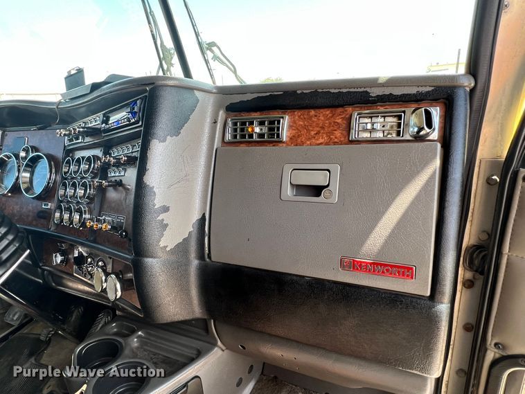 image for item MQ9783 2004 Kenworth W900  semi truck