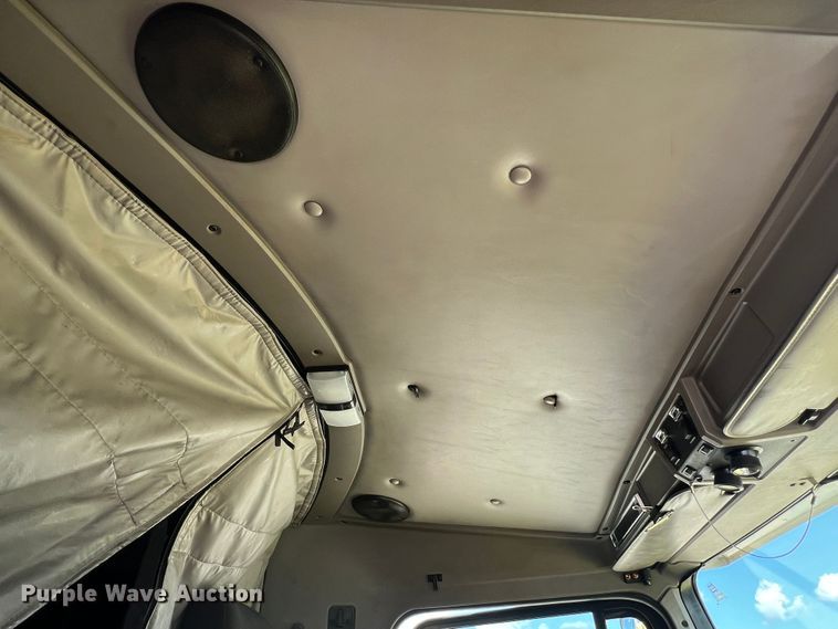 image for item MQ9783 2004 Kenworth W900  semi truck