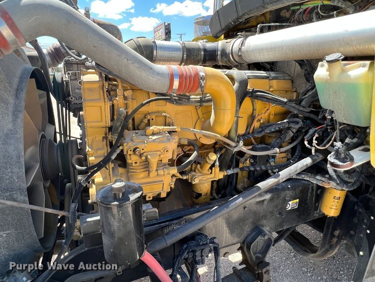 image for item MQ9783 2004 Kenworth W900  semi truck