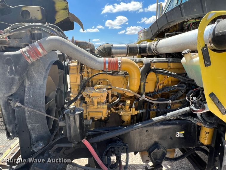 image for item MQ9783 2004 Kenworth W900  semi truck