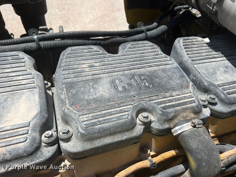 image for item MQ9783 2004 Kenworth W900  semi truck