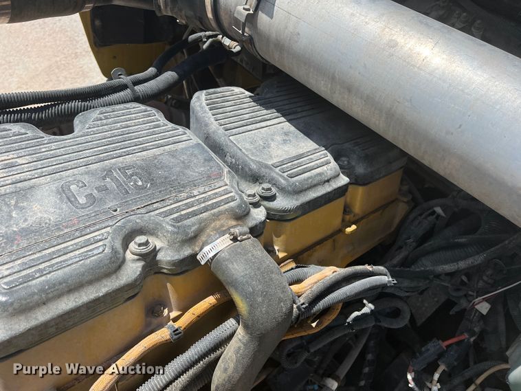 image for item MQ9783 2004 Kenworth W900  semi truck