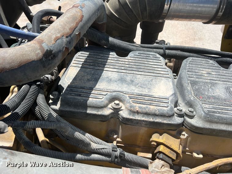 image for item MQ9783 2004 Kenworth W900  semi truck