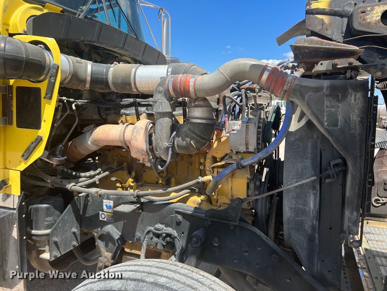 image for item MQ9783 2004 Kenworth W900  semi truck