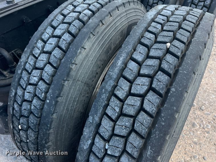 image for item MQ9783 2004 Kenworth W900  semi truck