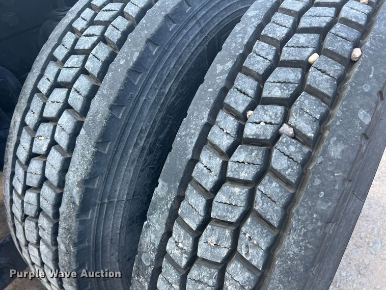 image for item MQ9783 2004 Kenworth W900  semi truck