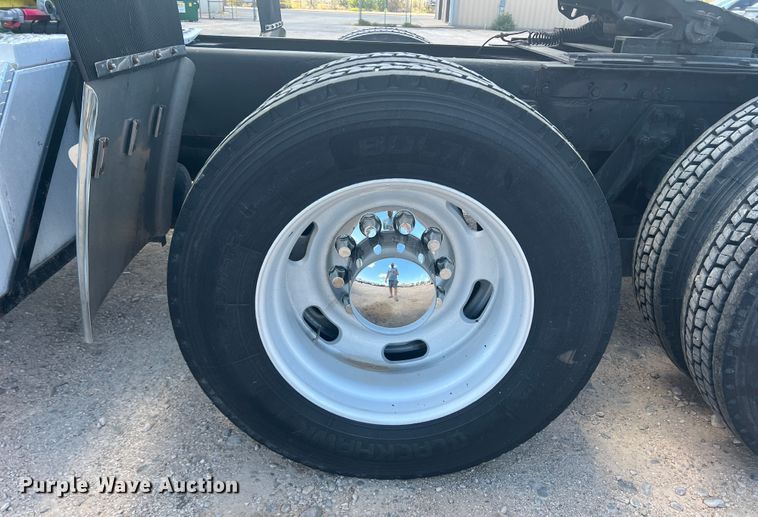 image for item MQ9783 2004 Kenworth W900  semi truck