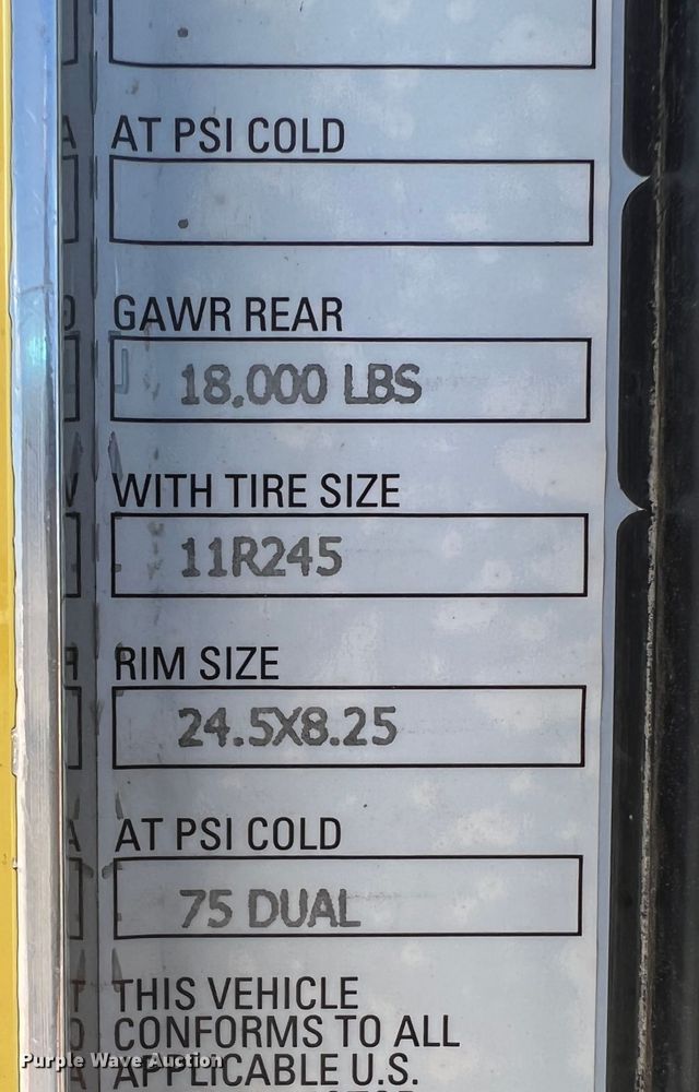 image for item MQ9783 2004 Kenworth W900  semi truck