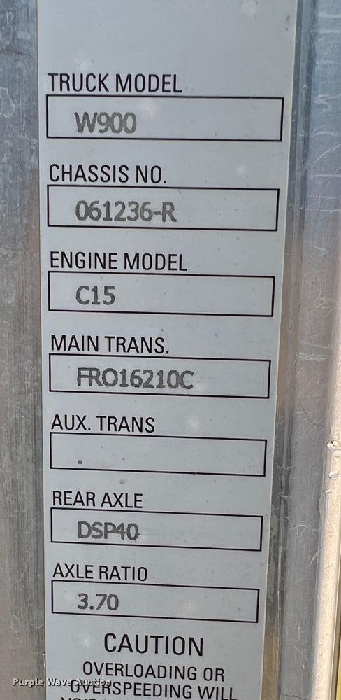 image for item MQ9783 2004 Kenworth W900  semi truck