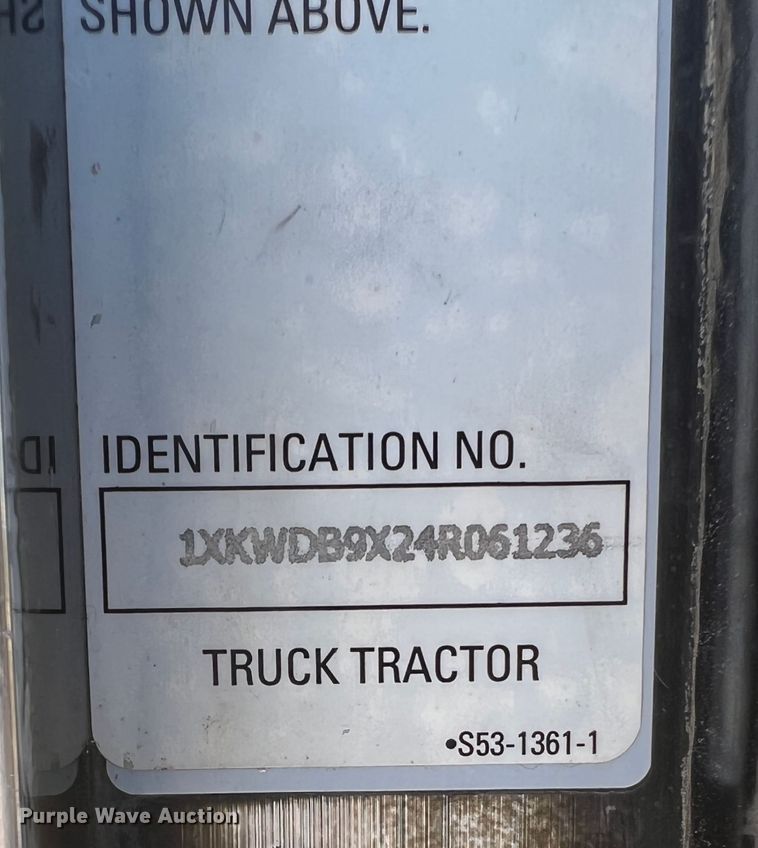 image for item MQ9783 2004 Kenworth W900  semi truck