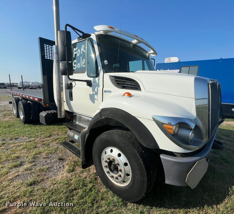 image for item MQ9797 2012 International 7400  flatbed truck