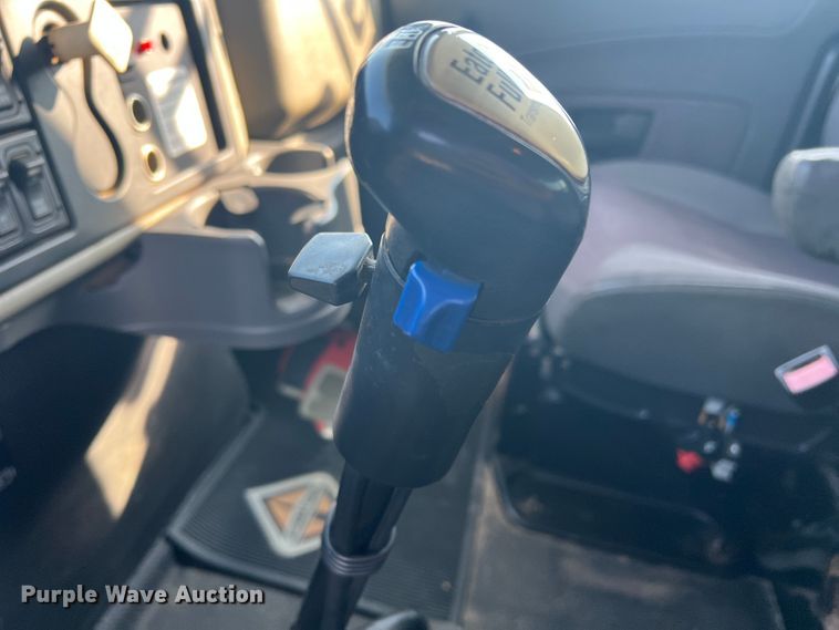 image for item MQ9797 2012 International 7400  flatbed truck