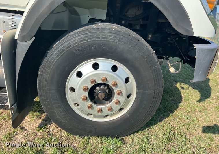 image for item MQ9797 2012 International 7400  flatbed truck