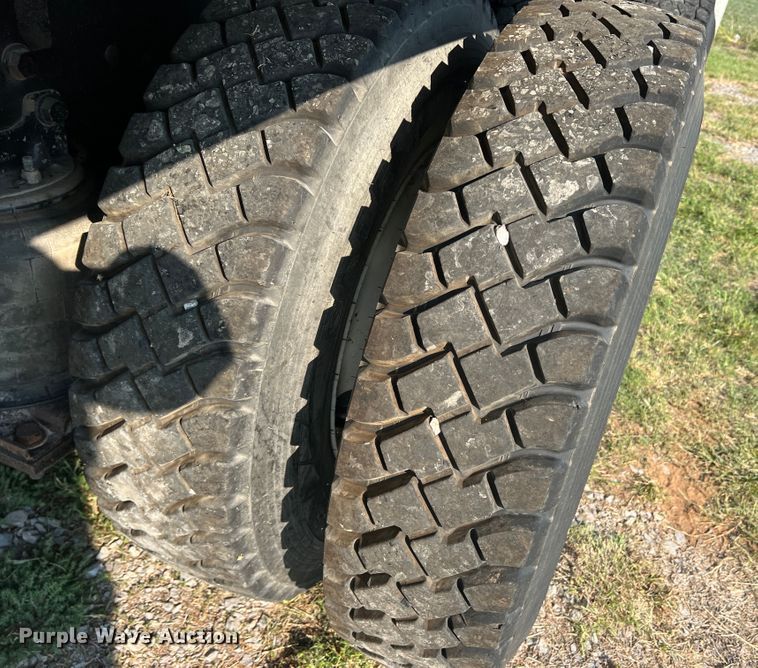 image for item MQ9797 2012 International 7400  flatbed truck