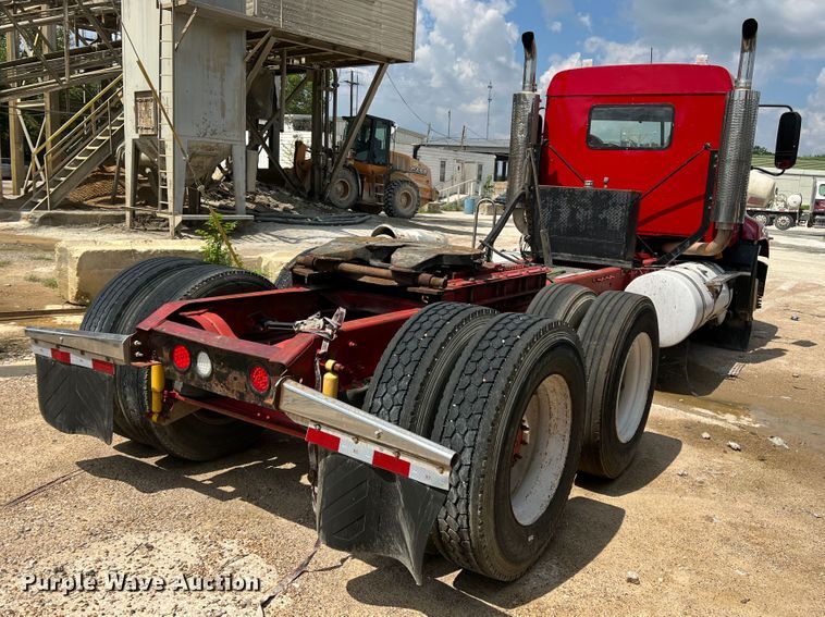 image for item MQ9813 2001 Mack CX613  semi truck